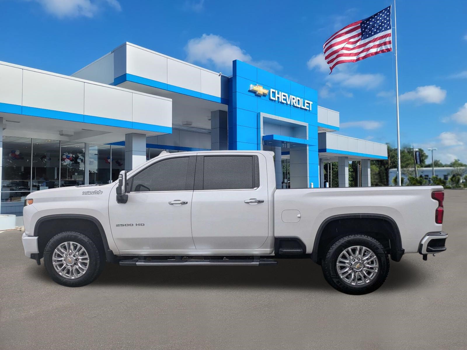 Used 2023 Chevrolet Silverado 2500 High Country w/ Technology Package AWD/4WD image 6