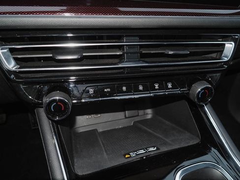 Used 2024 Chevrolet Traverse RS image 15