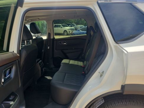 Used 2023 Nissan Rogue Platinum AWD/4WD image 6