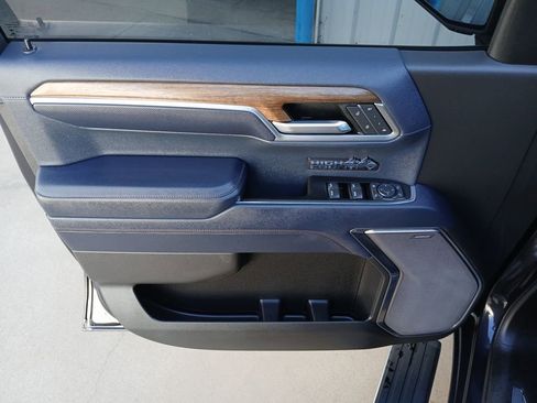 Certified 2022 Chevrolet Silverado 1500 High Country w/ Technology Package image 23