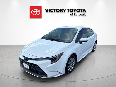 Used 2025 Toyota Corolla LE FWD image 7