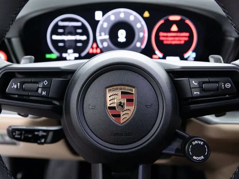 Certified 2025 Porsche Cayenne image 14