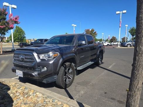 Certified 2017 Toyota Tacoma TRD Sport w/ Premium & Technology Package AWD/4WD image 15