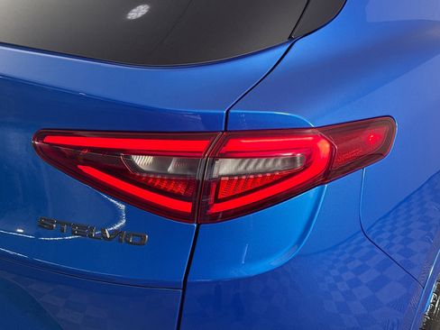 Used 2021 Alfa Romeo Stelvio Ti w/ Nero Edizione image 34