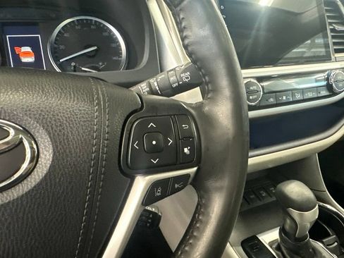 Used 2019 Toyota Highlander Limited Platinum w/ Carpet Mat Package (TMS) AWD/4WD image 38