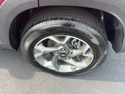 Used 2025 Chevrolet Trax LT FWD image 7