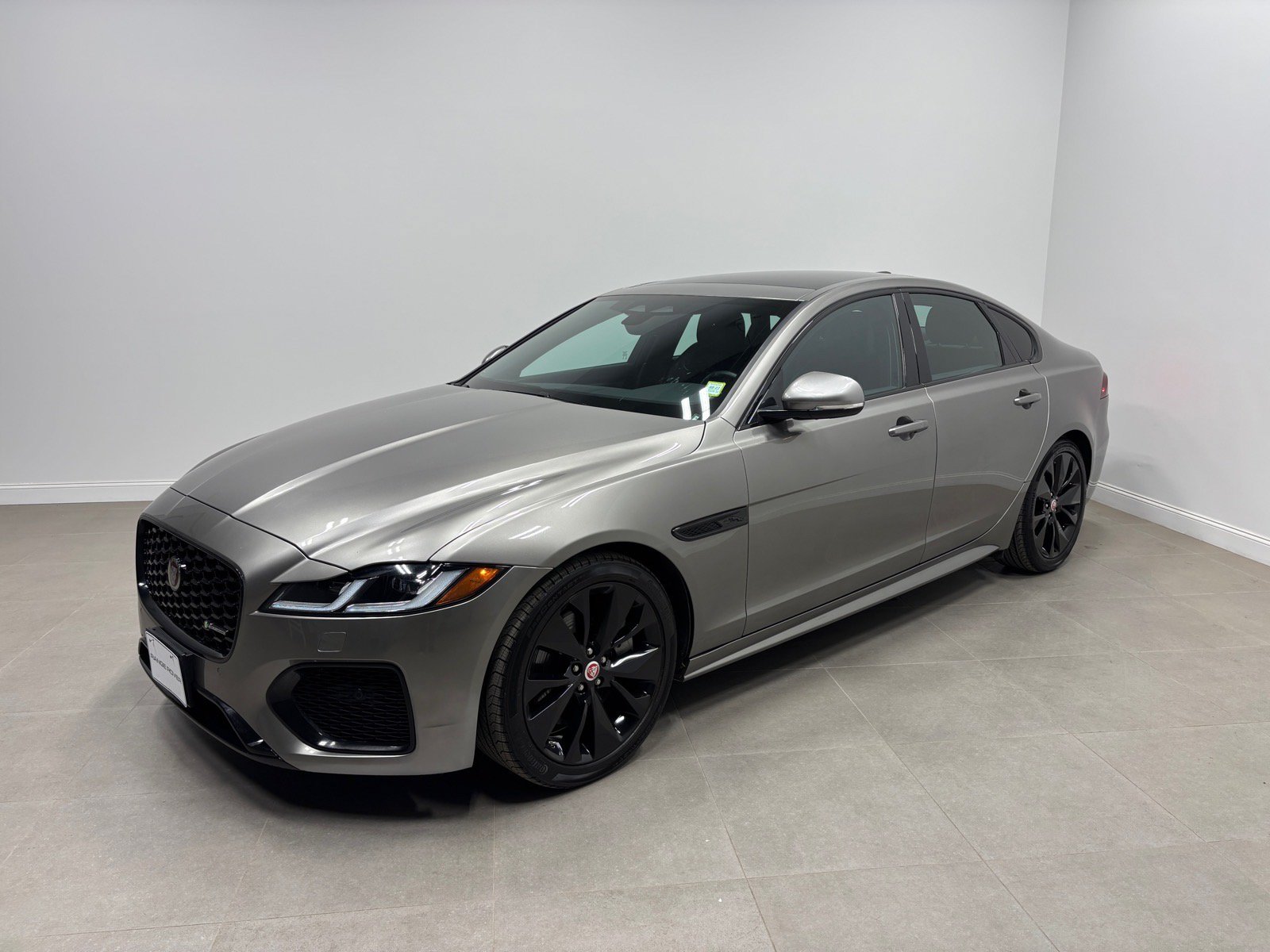 Used 2023 Jaguar XF R-Dynamic SE AWD/4WD image 1