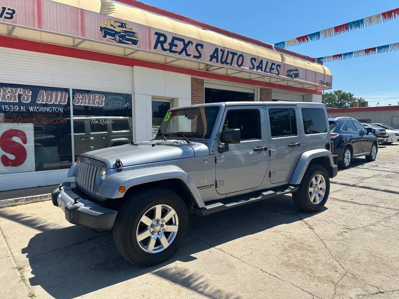 Used 2015 Jeep Wrangler Unlimited Sahara w/ Max Tow Package AWD/4WD image 2