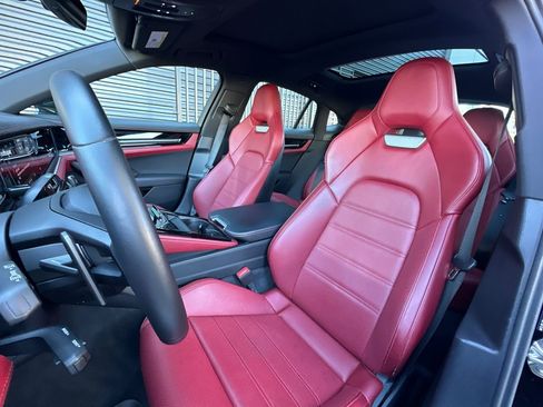 Used 2024 Porsche Panamera image 5