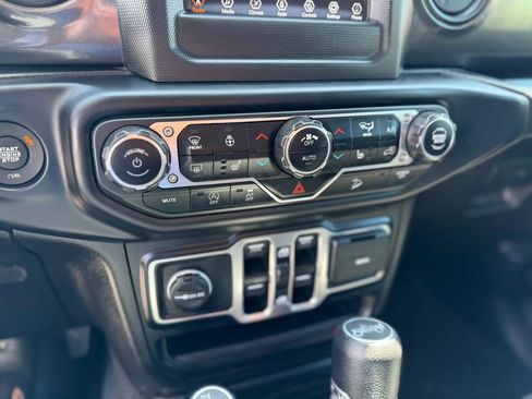 Used 2019 Jeep Wrangler Unlimited Sport AWD/4WD image 32