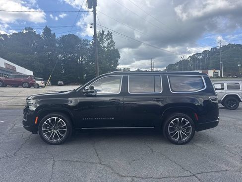 Used 2023 Jeep Grand Wagoneer Series III AWD/4WD image 4