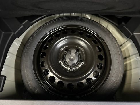 Used 2023 GMC Terrain SLE w/ Driver Convenience Package image 27