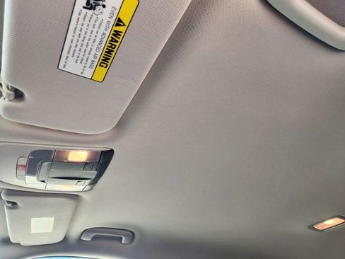 Used 2025 Kia Sorento LX image 25