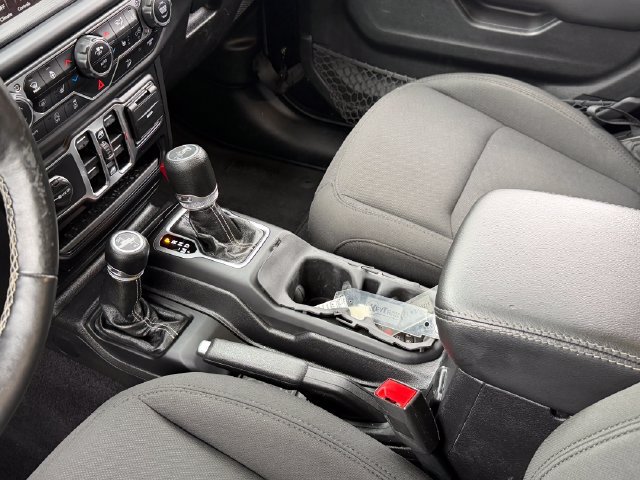 Used 2019 Jeep Wrangler Unlimited Sahara AWD/4WD image 13