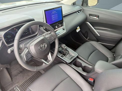 Used 2026 Toyota Corolla Cross XLE FWD image 4