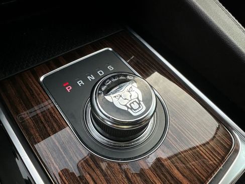 Used 2018 Jaguar F-PACE Portfolio image 30