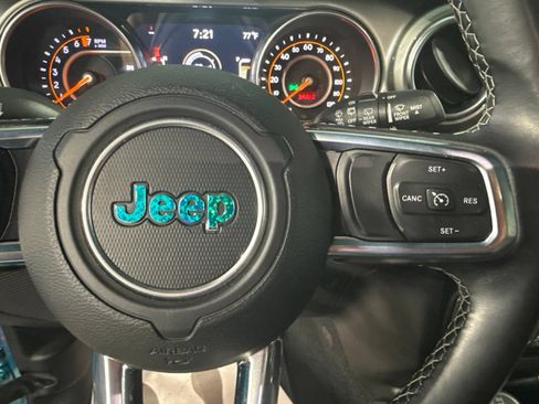 Used 2020 Jeep Wrangler Unlimited Sahara AWD/4WD image 33