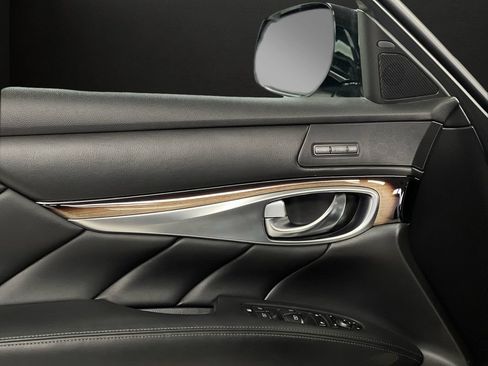Used 2019 INFINITI Q70 L 5.6 AWD/4WD image 31