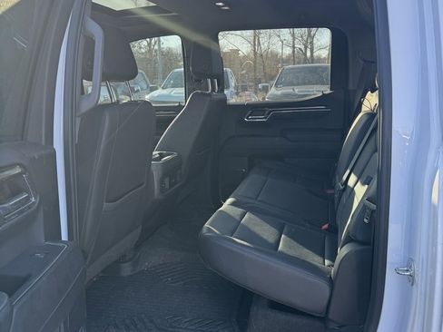 Used 2024 Chevrolet Silverado 1500 LT Trail Boss w/ LT Trail Boss Premium Package image 9