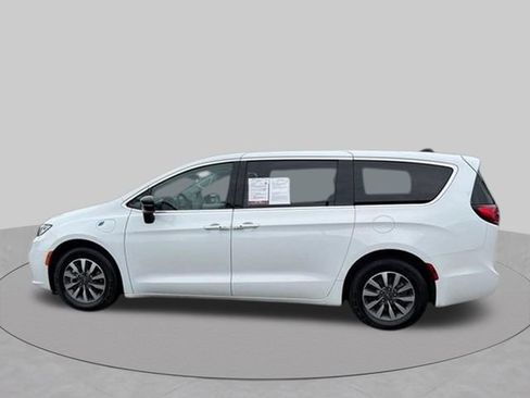 Used 2024 Chrysler Pacifica Limited FWD image 14