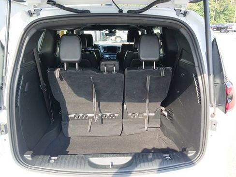 Used 2025 Chrysler Pacifica Limited FWD image 8