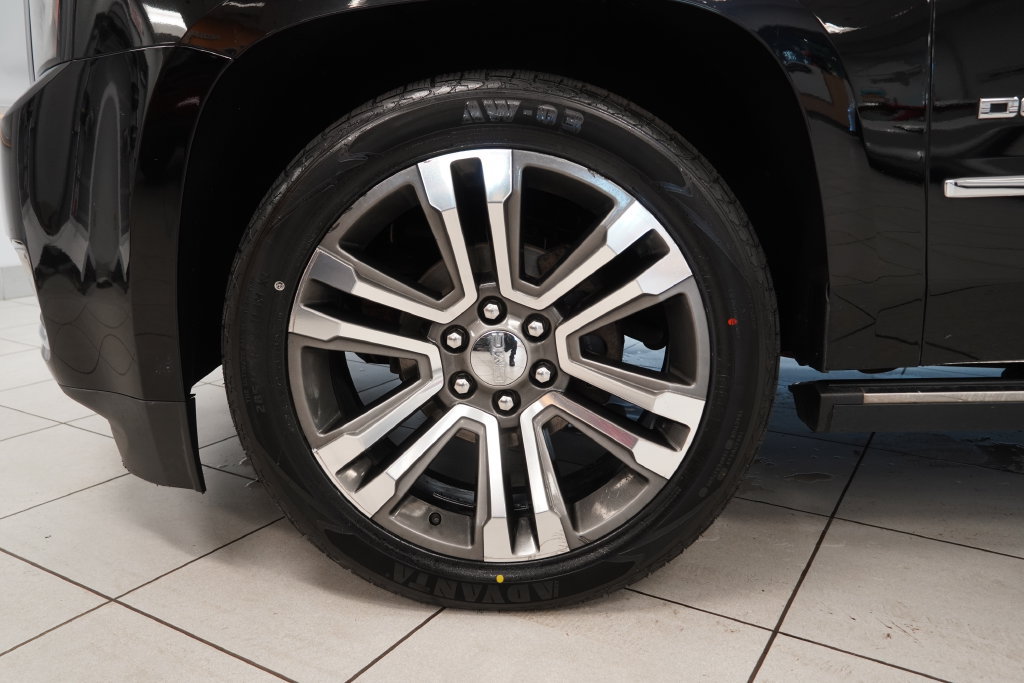 Used 2020 GMC Yukon XL Denali w/ Denali Premium Package AWD/4WD image 19