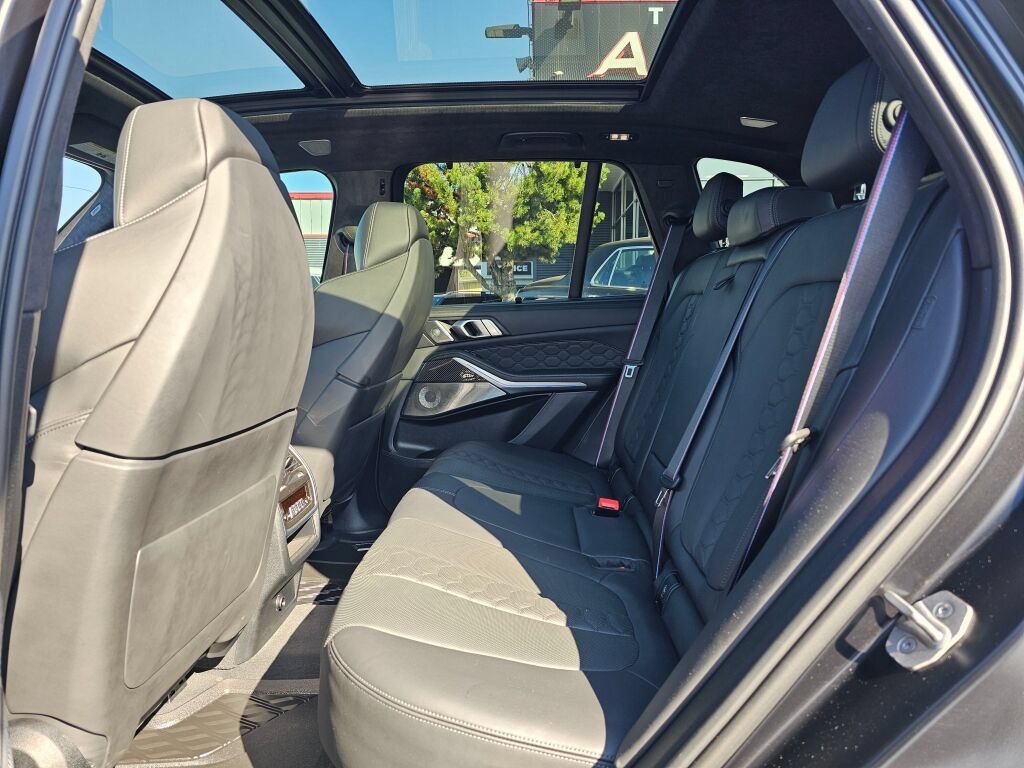 Used 2022 BMW X5 M AWD/4WD image 18