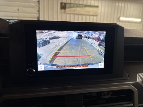 Certified 2025 Toyota Tacoma SR5 AWD/4WD image 23