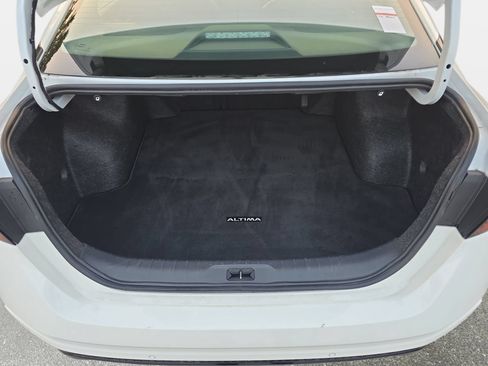 Used 2025 Nissan Altima 2.5 SR FWD image 12