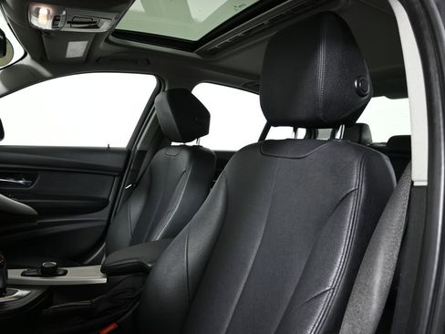 Used 2018 BMW 320i xDrive Sedan w/ Convenience Package image 16