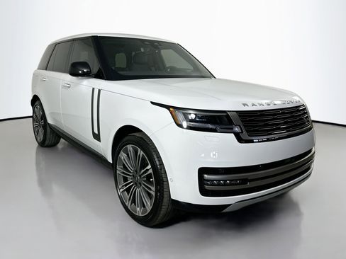 New 2025 Land Rover Range Rover SE image 3