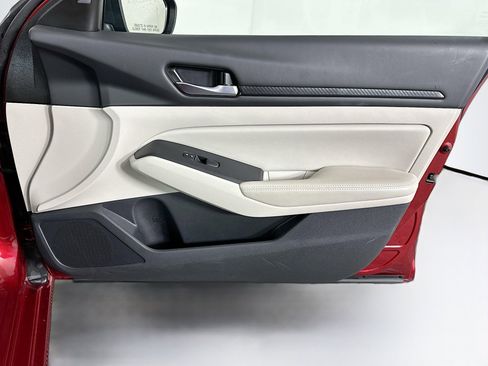 Used 2025 Nissan Altima 2.5 SV image 30