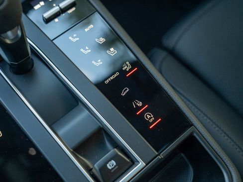 Certified 2026 Porsche Macan AWD/4WD image 20