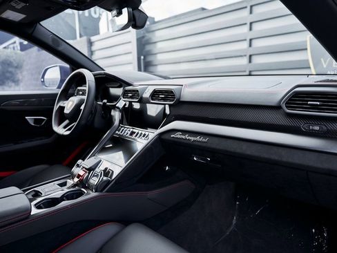 Used 2024 Lamborghini Urus Performante AWD/4WD image 48