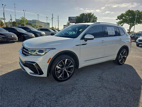 Used 2023 Volkswagen Tiguan SEL R-Line image 7