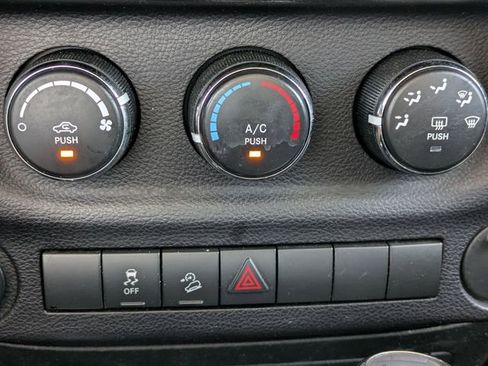 Certified 2018 Jeep Wrangler Sport AWD/4WD image 14