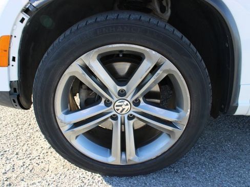 Used 2017 Volkswagen Tiguan Sport image 10