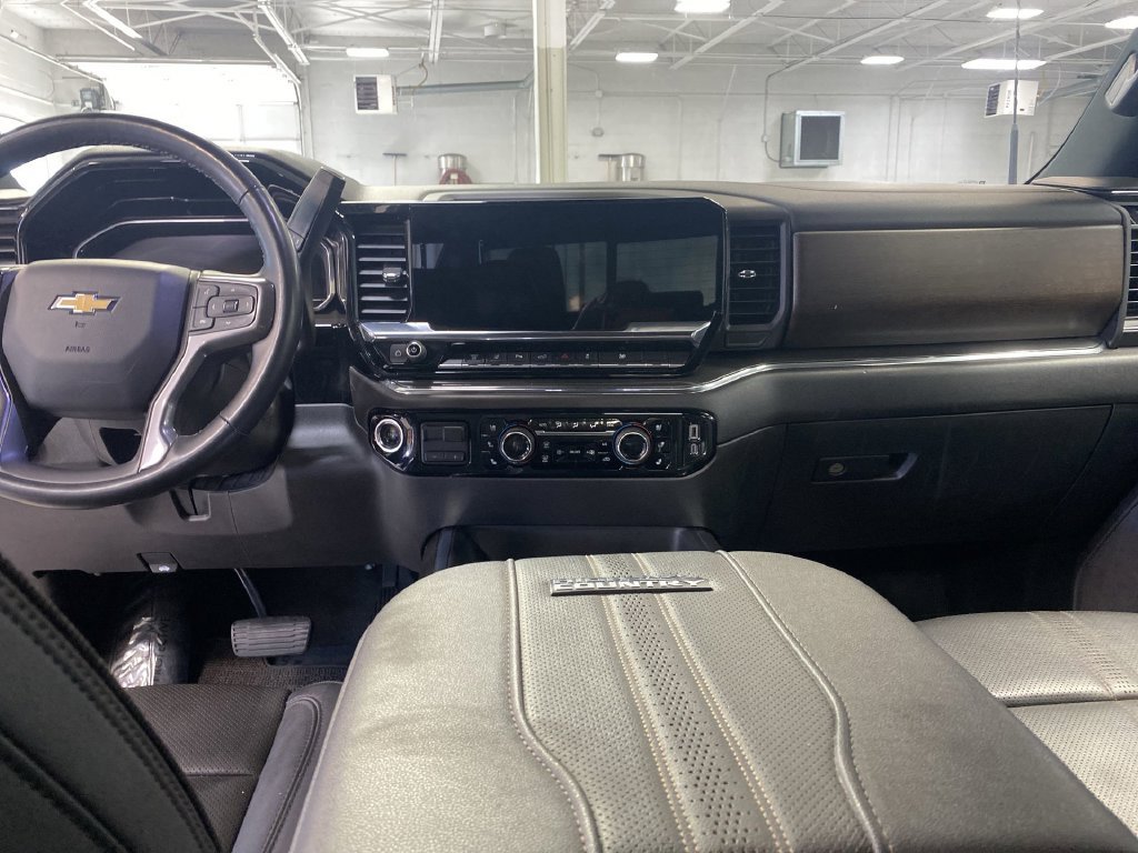 Used 2025 Chevrolet Silverado 3500 High Country AWD/4WD image 27