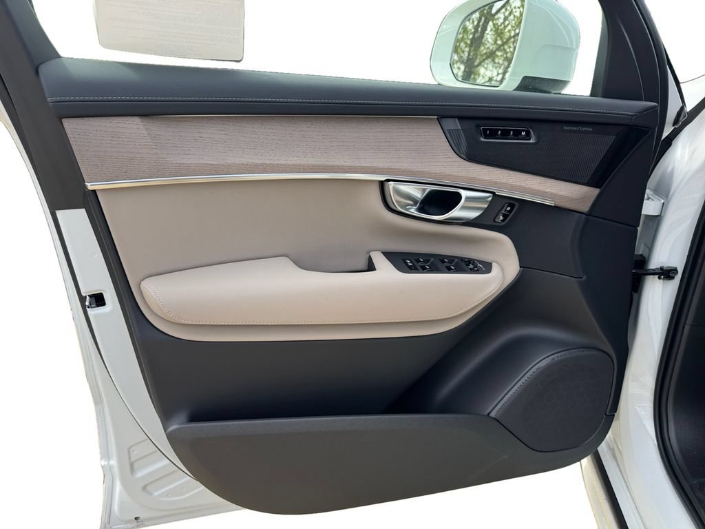 New 2026 Volvo XC90 T8 Plus w/ Protection Package Premier AWD/4WD image 11