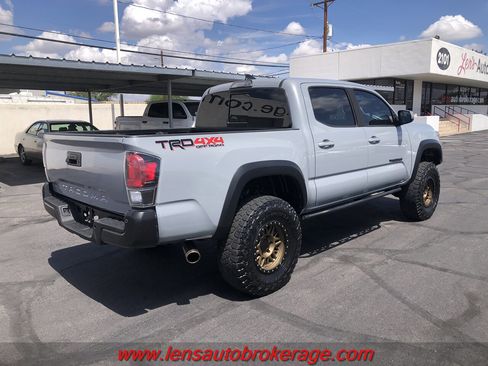 Used 2019 Toyota Tacoma TRD Off-Road image 8