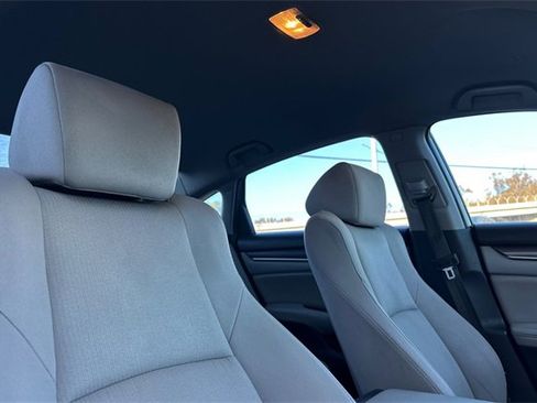 Used 2018 Honda Accord LX image 18