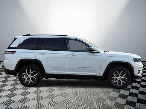 Used 2025 Jeep Grand Cherokee Limited AWD/4WD image 6