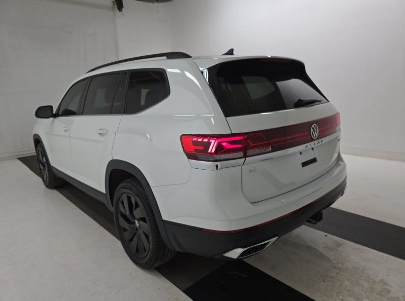 Used 2025 Volkswagen Atlas SE w/ Panoramic Sunroof Package AWD/4WD image 4