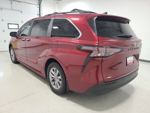 Certified 2024 Toyota Sienna XLE AWD/4WD image 5