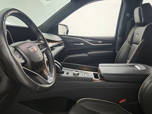 Certified 2022 Cadillac Escalade Premium Luxury AWD/4WD image 17