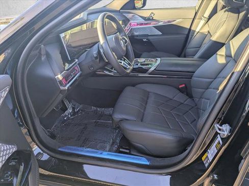 Used 2025 BMW i7 xDrive60 image 17