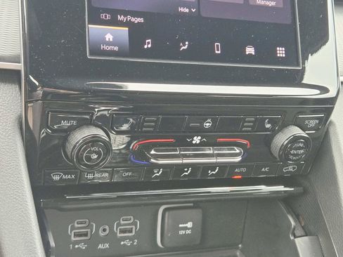Used 2025 Jeep Grand Cherokee Laredo w/ Luxury Tech Group I AWD/4WD image 29