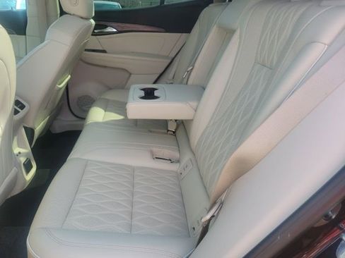 Used 2022 Buick Envision Avenir w/ Technology Package II image 13