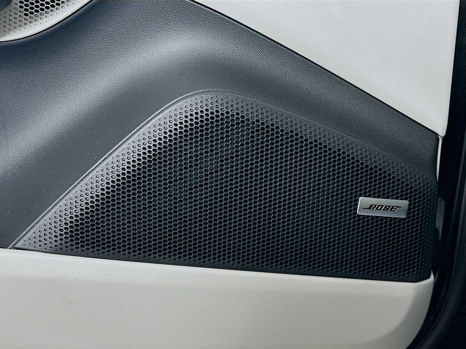 Used 2026 Porsche Macan Electric RWD image 12