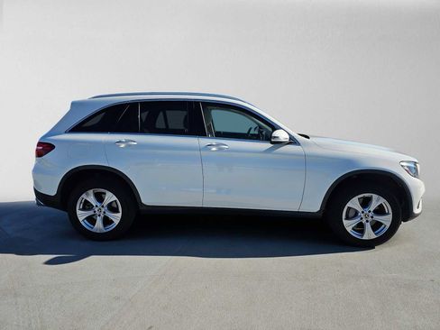 Used 2018 Mercedes-Benz GLC 300 4MATIC image 2